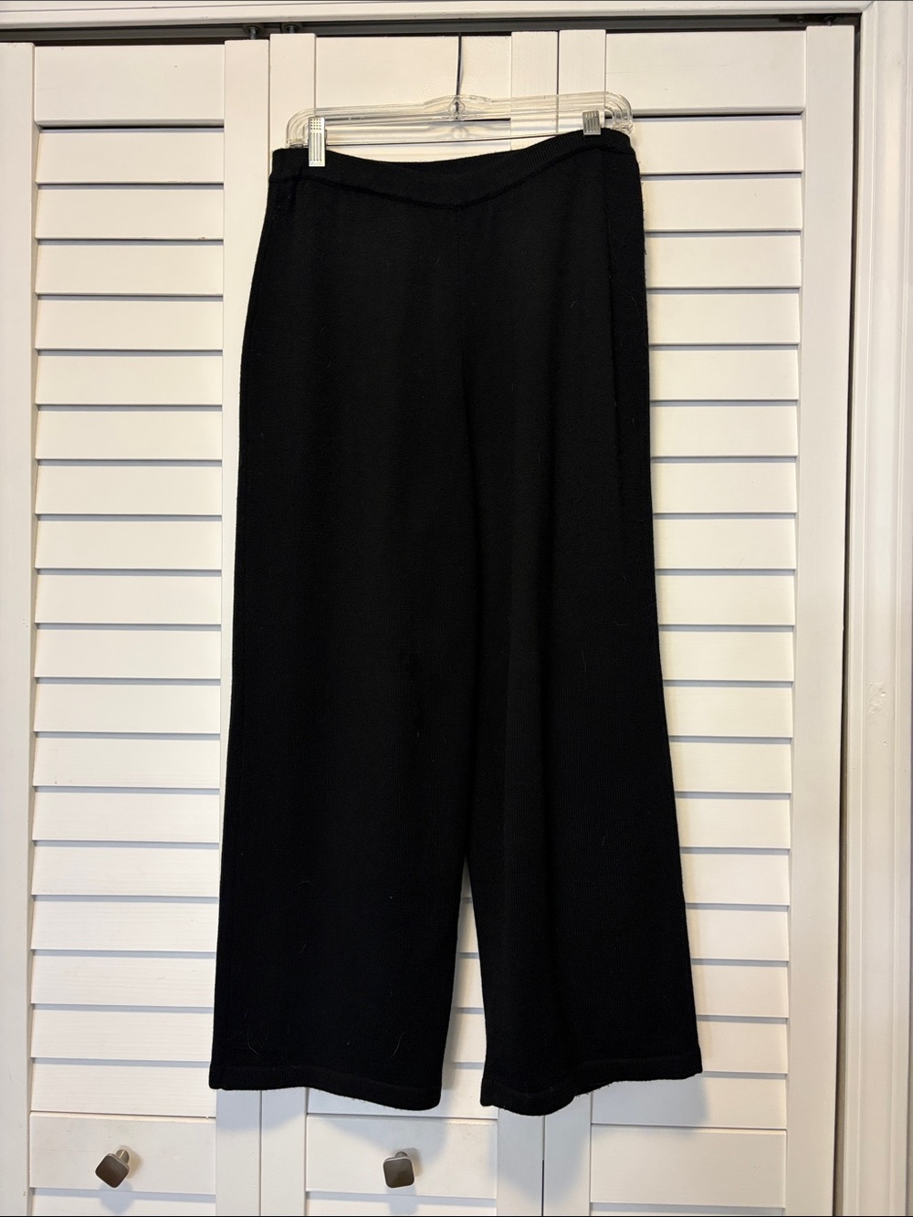 Classic Wide-Leg Black Cropped Knit Pants